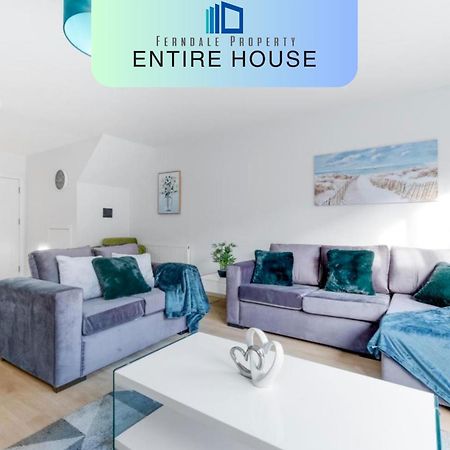 Modern 4 Bedroom House With Parking In Farnham Royal, Slough By 360Stays מראה חיצוני תמונה