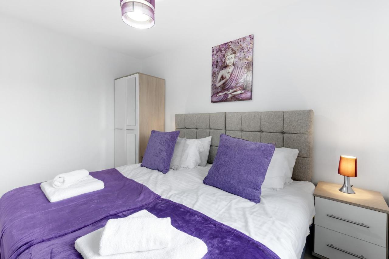Modern 4 Bedroom House With Parking In Farnham Royal, Slough By 360Stays מראה חיצוני תמונה