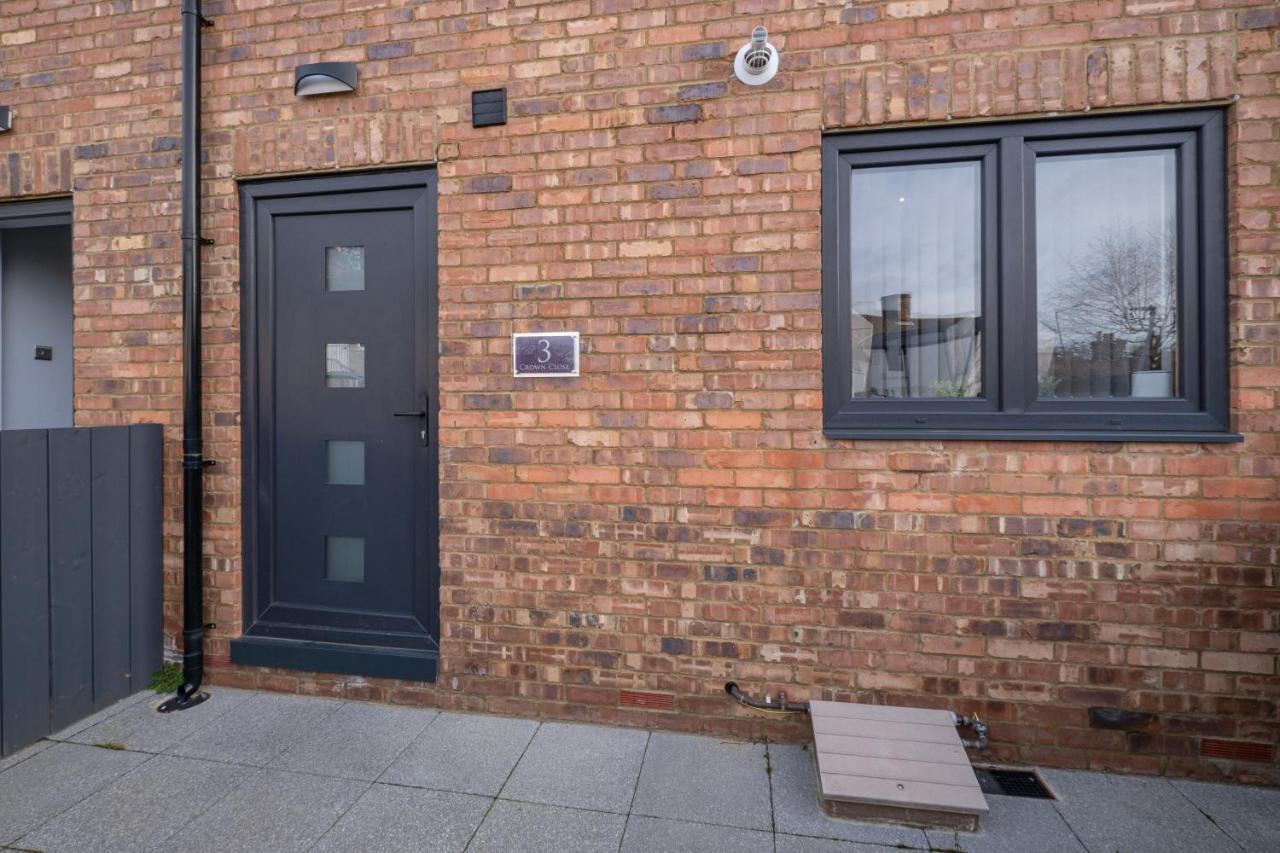 Modern 4 Bedroom House With Parking In Farnham Royal, Slough By 360Stays מראה חיצוני תמונה