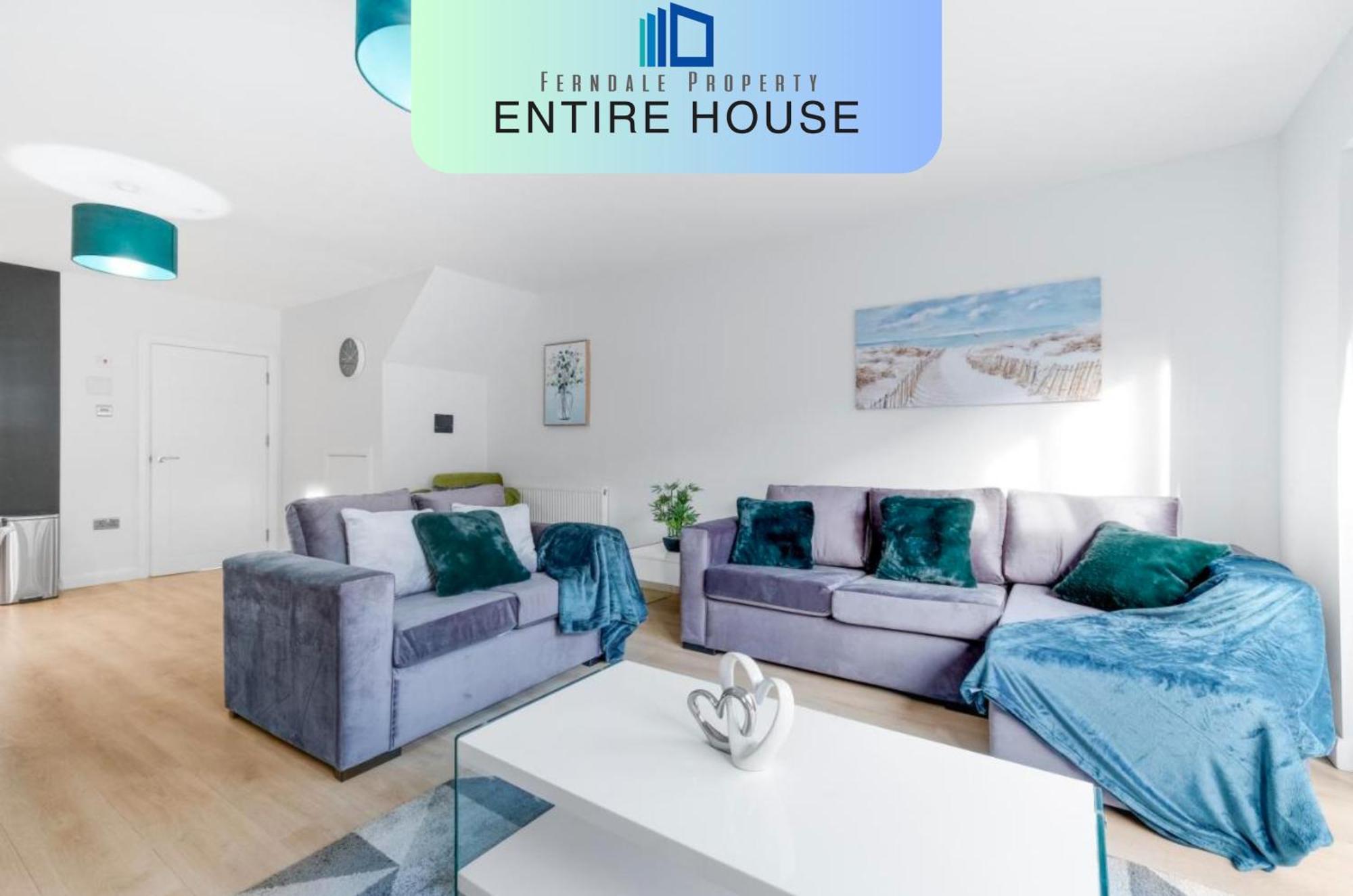 Modern 4 Bedroom House With Parking In Farnham Royal, Slough By 360Stays מראה חיצוני תמונה